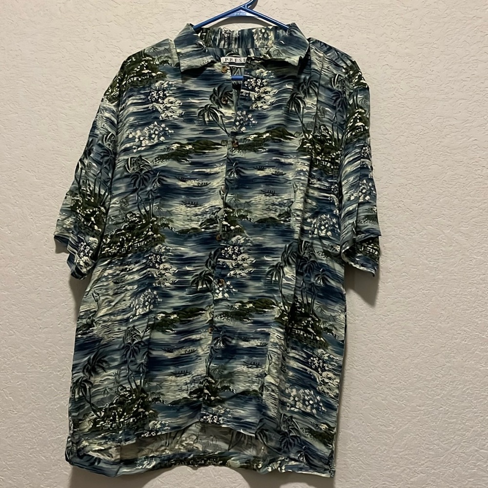 Men’s Button Down Hawaiian Shirt